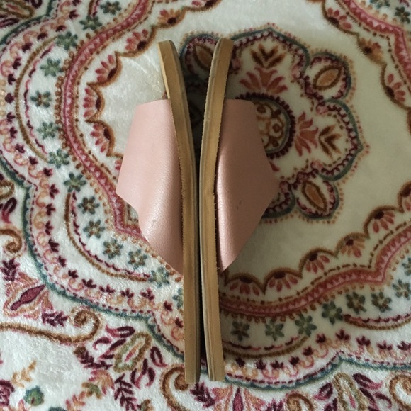 Shade & Shore Mauve Sandals - Picture 2 of 5